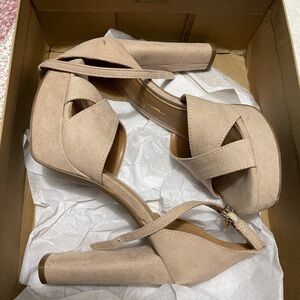Jessica Simpson JP- Irbella beige heels
